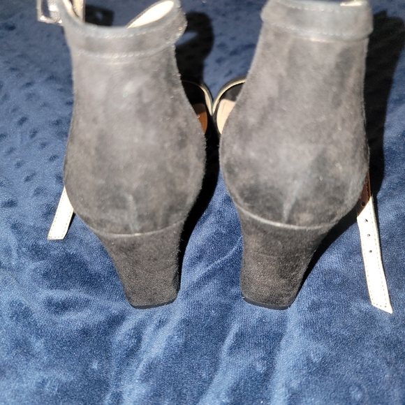 Essex Lane Black Sandals - Picture 6 of 10